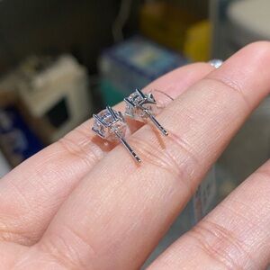 Lab Grown Diamond Stud Earring Round platinum Gold 6-Prong